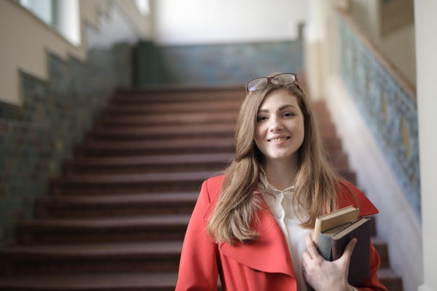 How to earn extra income in college? 5 tips for making money